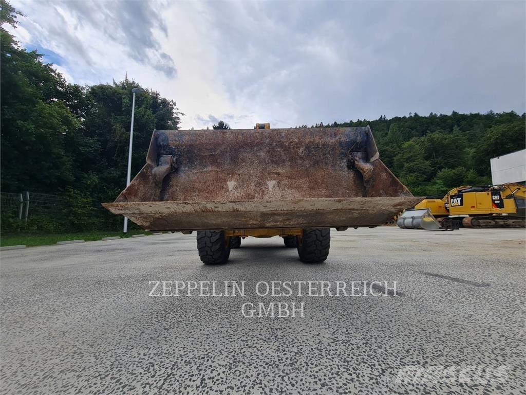 CAT 908M Фронтальні навантажувачі