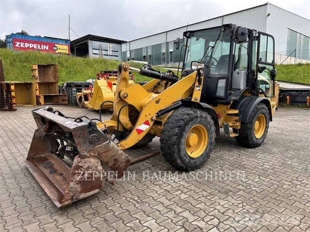 CAT 908M Фронтальні навантажувачі