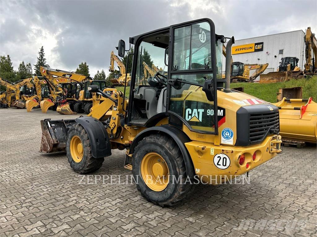 CAT 908M Фронтальні навантажувачі