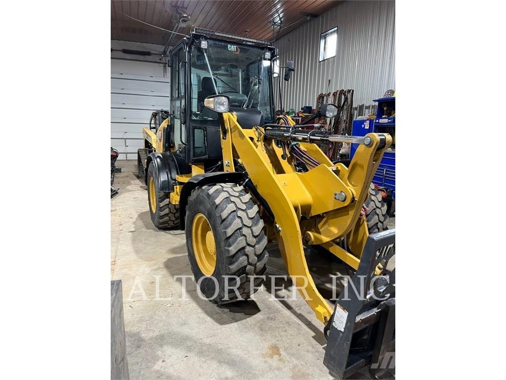 CAT 908M Малі навантажувачі