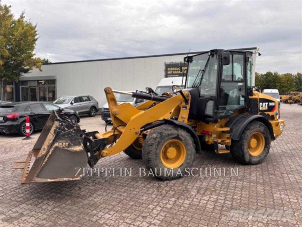 CAT 908M Фронтальні навантажувачі