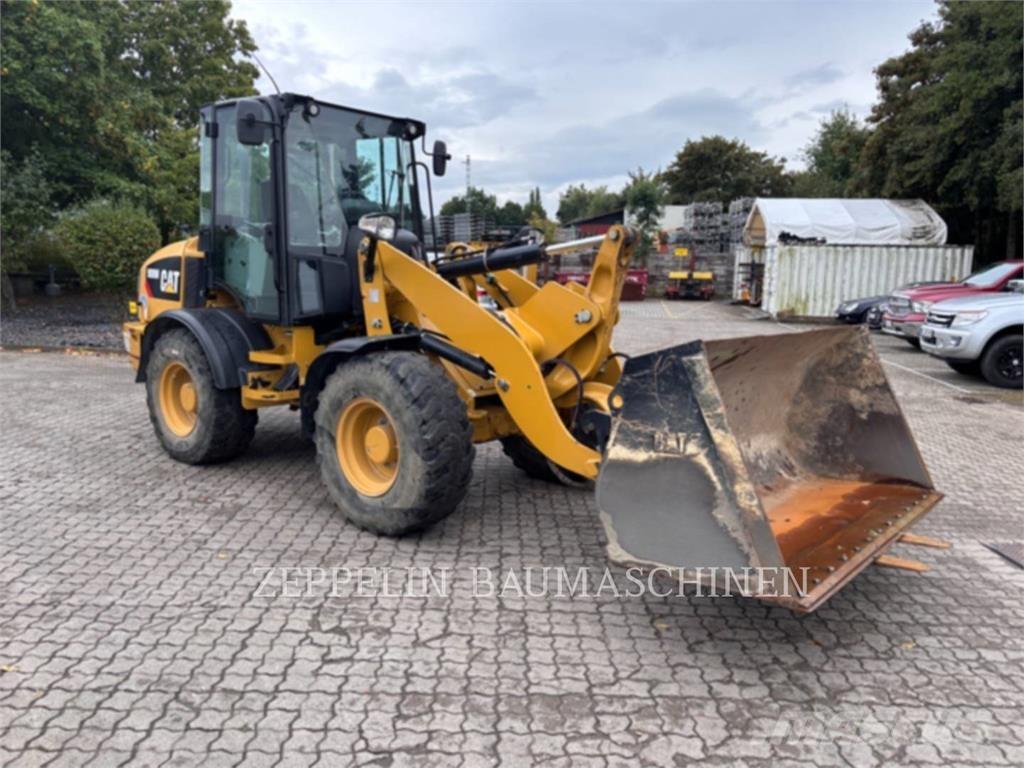 CAT 908M Фронтальні навантажувачі