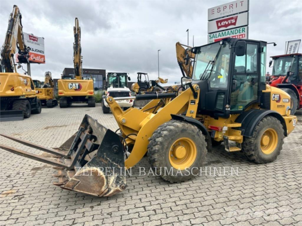 CAT 908M Фронтальні навантажувачі