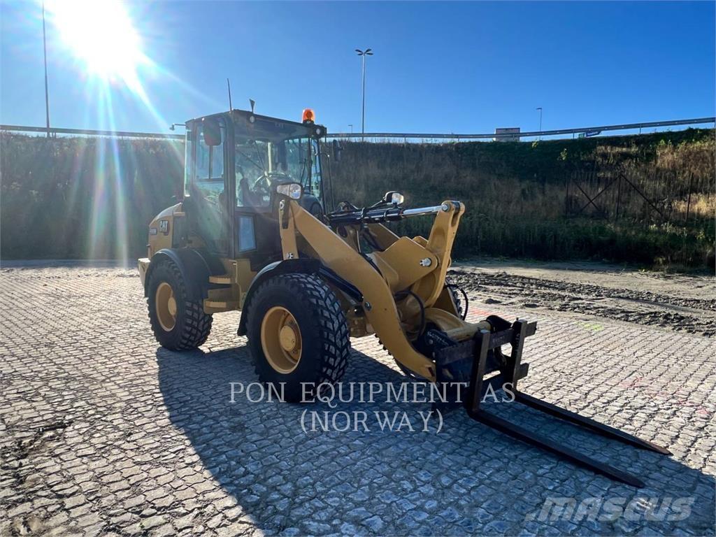 CAT 908M Фронтальні навантажувачі