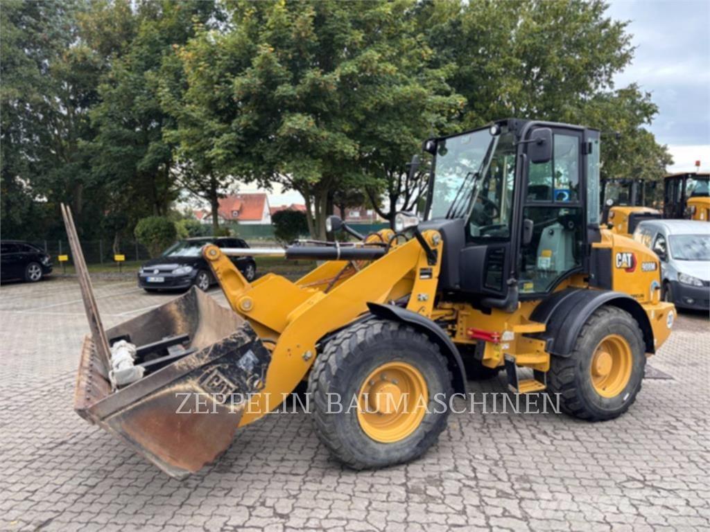 CAT 908M Фронтальні навантажувачі