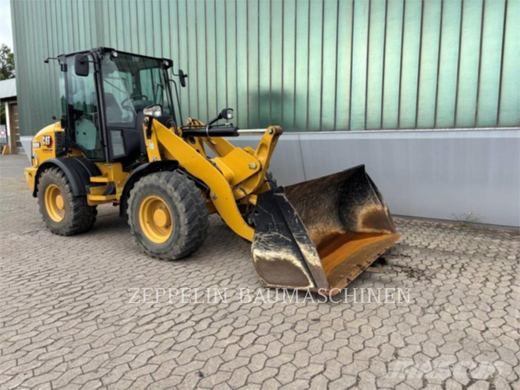 CAT 908M Фронтальні навантажувачі