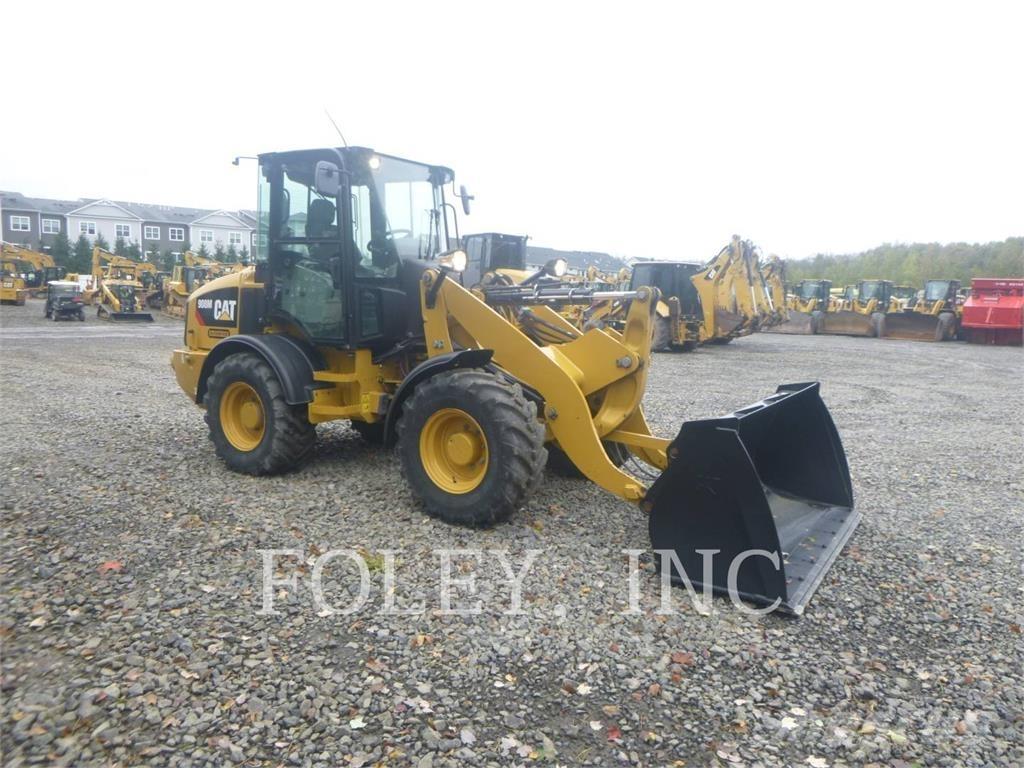 CAT 908M Фронтальні навантажувачі