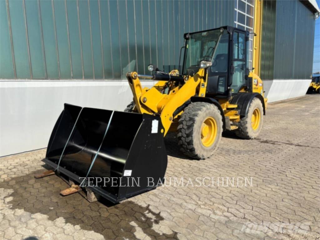 CAT 908M Фронтальні навантажувачі