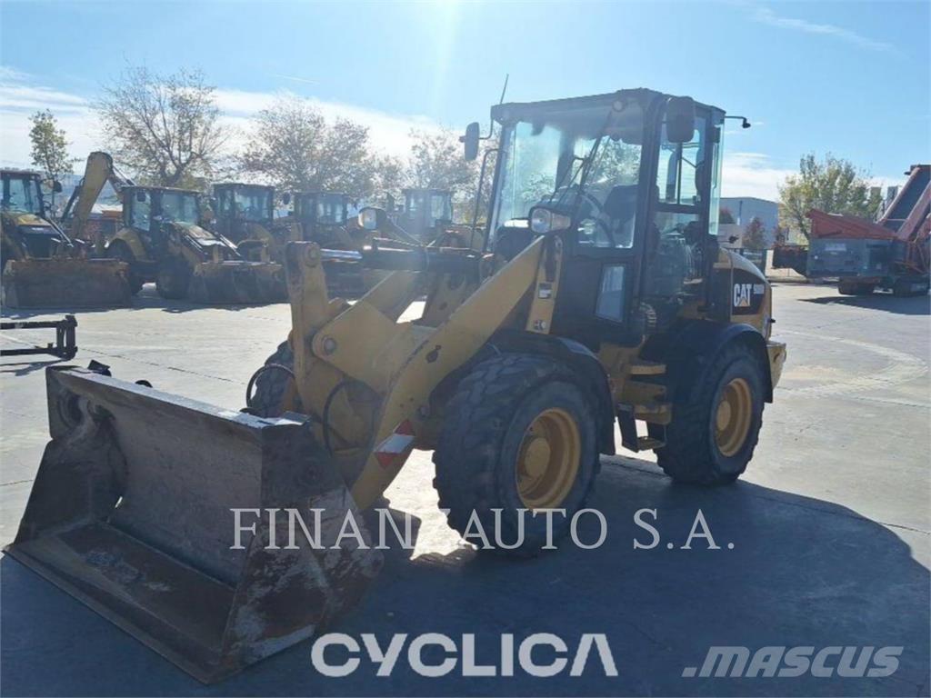 CAT 908M Фронтальні навантажувачі