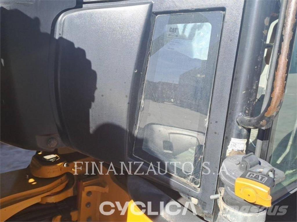 CAT 908M Фронтальні навантажувачі