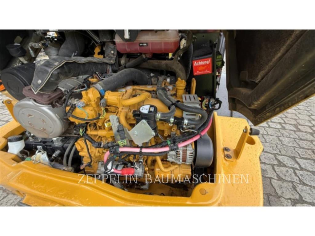 CAT 908M Фронтальні навантажувачі