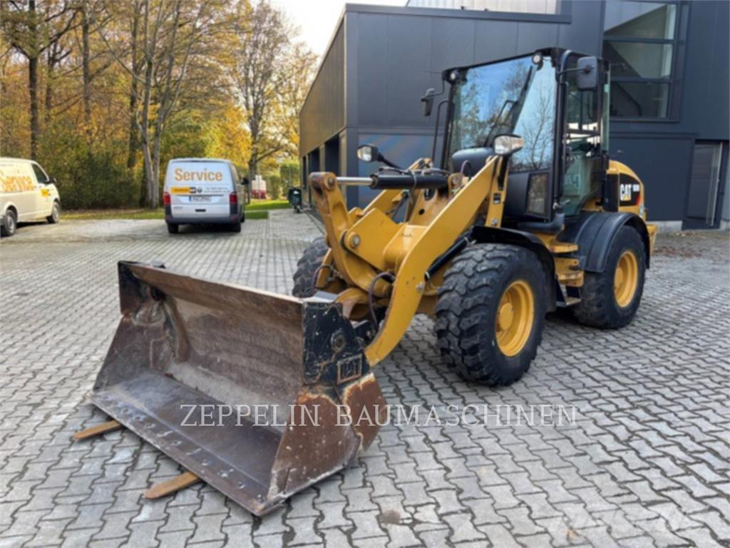 CAT 908M Фронтальні навантажувачі