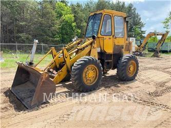 CAT 910 Фронтальні навантажувачі
