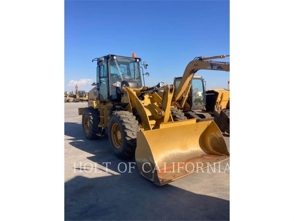 CAT 910M Фронтальні навантажувачі