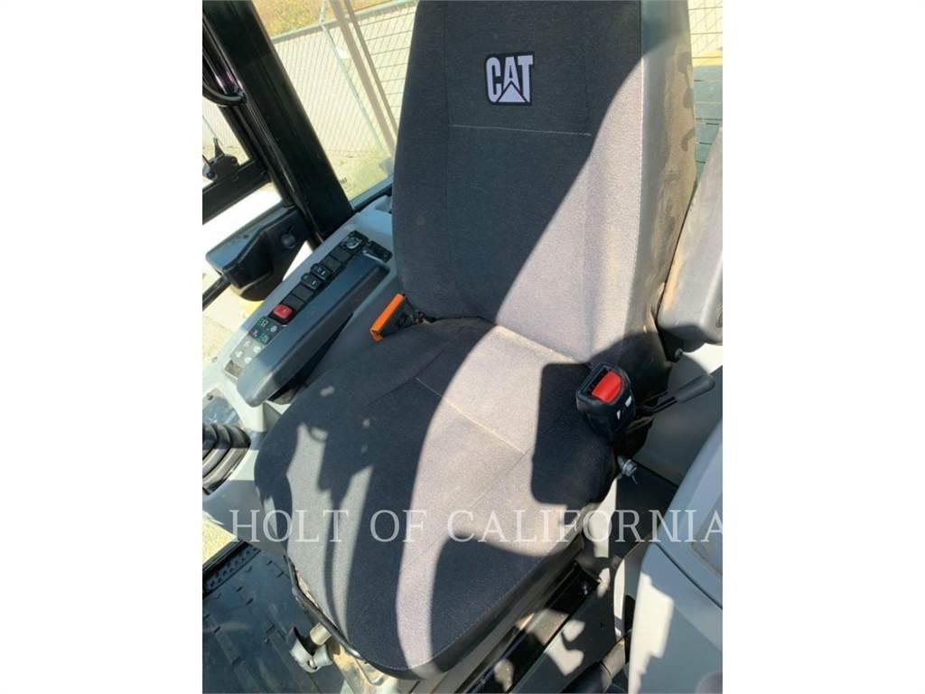 CAT 910M Фронтальні навантажувачі