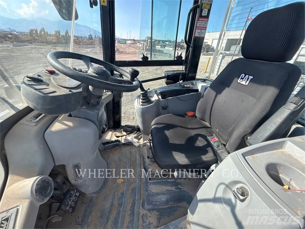 CAT 910M Фронтальні навантажувачі