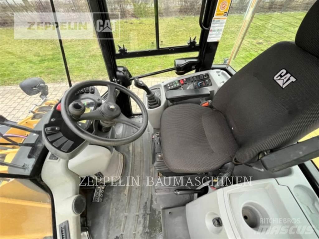 CAT 918M Фронтальні навантажувачі