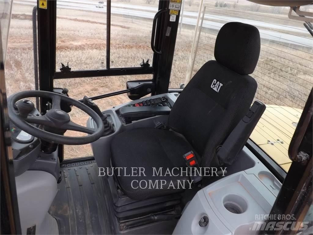 CAT 918M Фронтальні навантажувачі