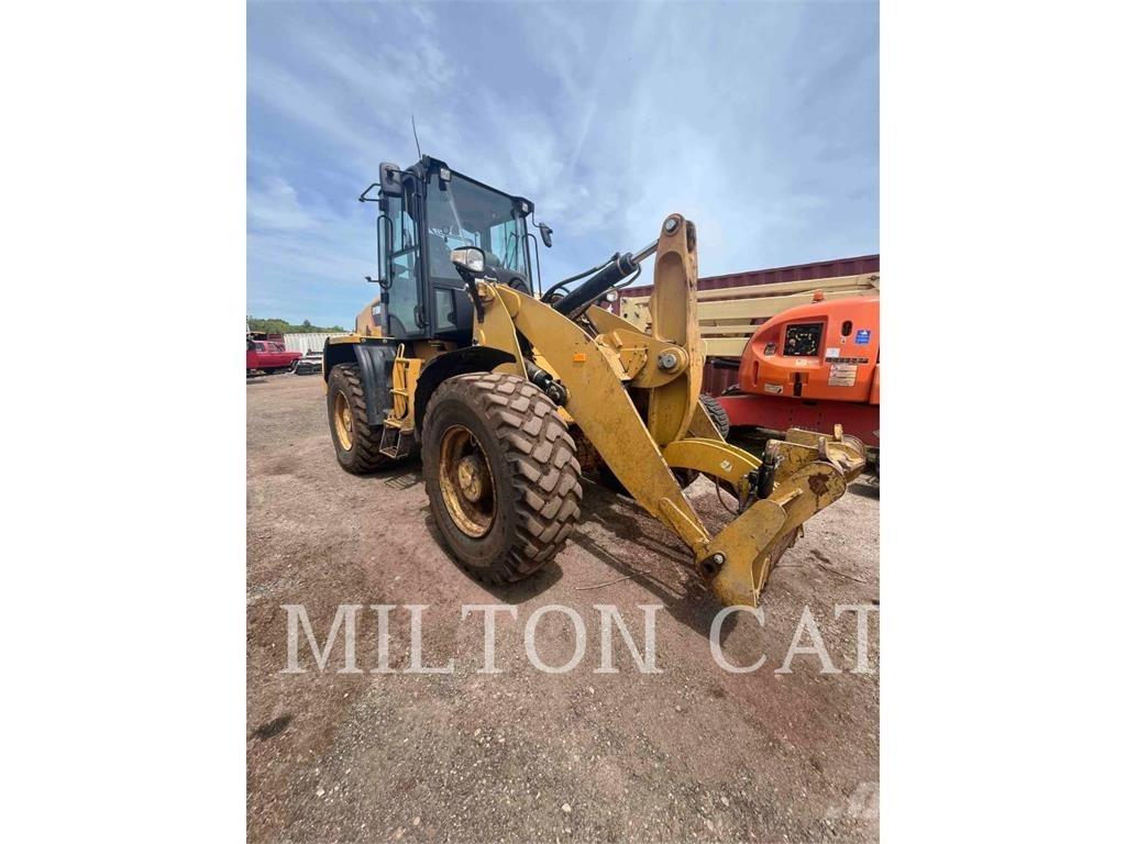 CAT 918M Фронтальні навантажувачі
