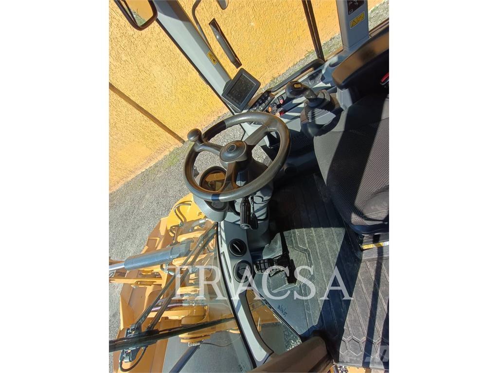 CAT 924K Фронтальні навантажувачі