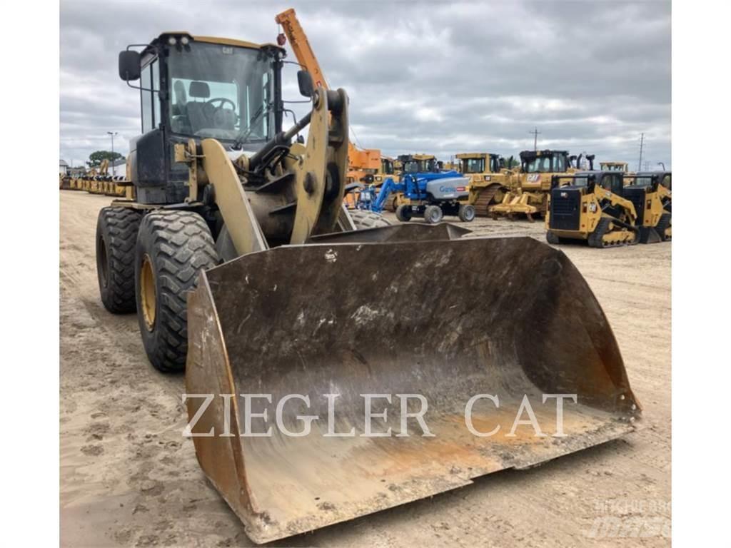 CAT 924K Фронтальні навантажувачі