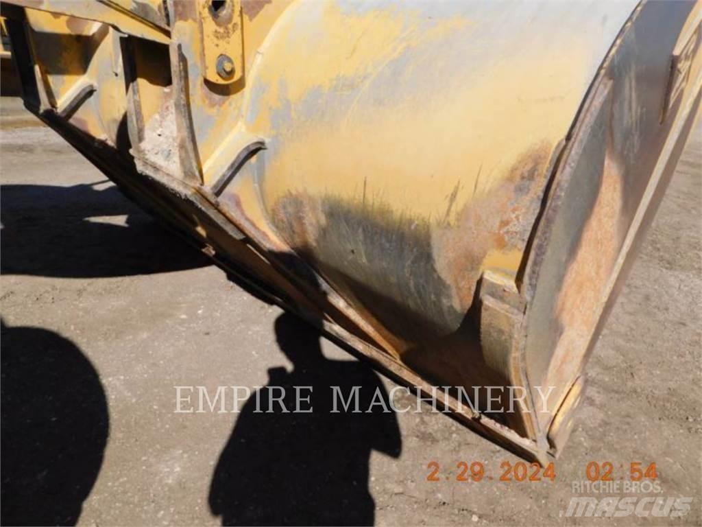 CAT 926M Фронтальні навантажувачі