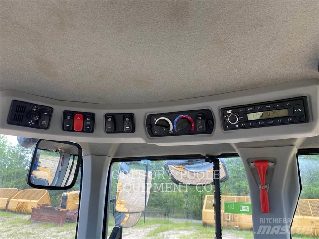 CAT 926M Фронтальні навантажувачі
