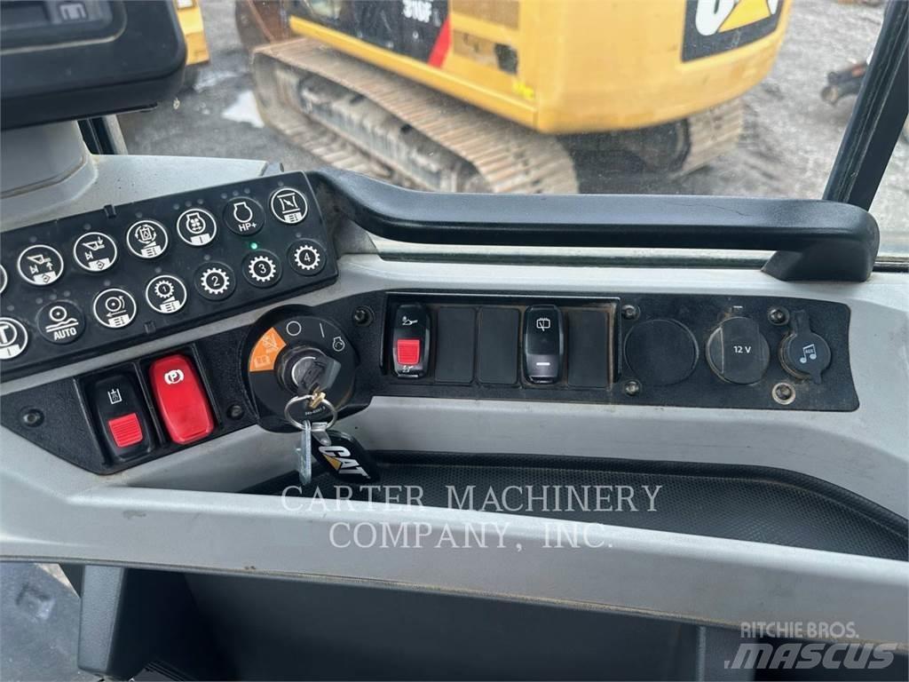 CAT 926M Фронтальні навантажувачі