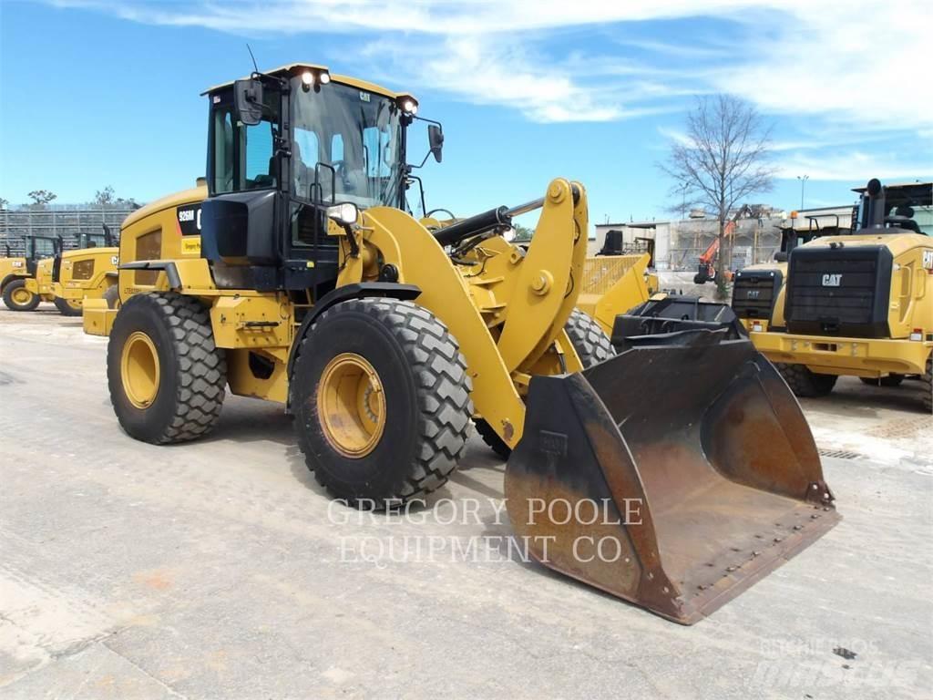CAT 926M Фронтальні навантажувачі