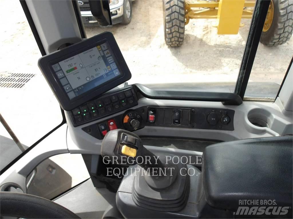 CAT 926M Фронтальні навантажувачі
