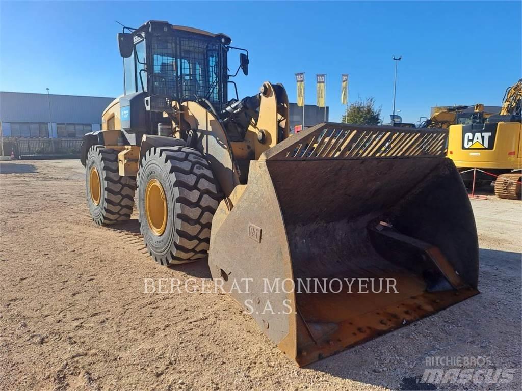 CAT 926M Фронтальні навантажувачі