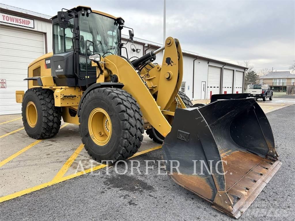 CAT 926M Фронтальні навантажувачі