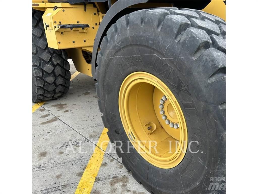 CAT 926M Фронтальні навантажувачі