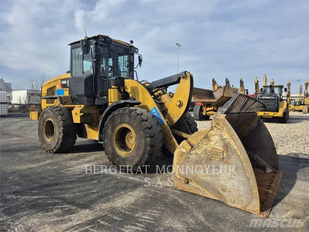 CAT 926M Фронтальні навантажувачі