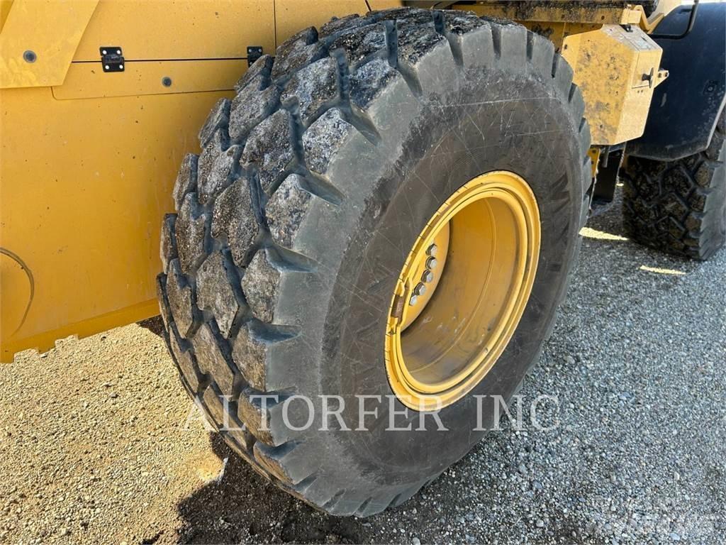 CAT 926M Фронтальні навантажувачі