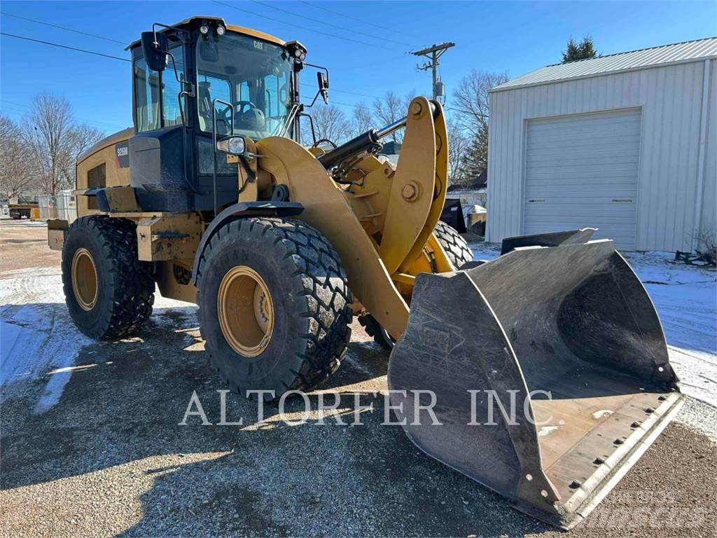 CAT 926M Фронтальні навантажувачі