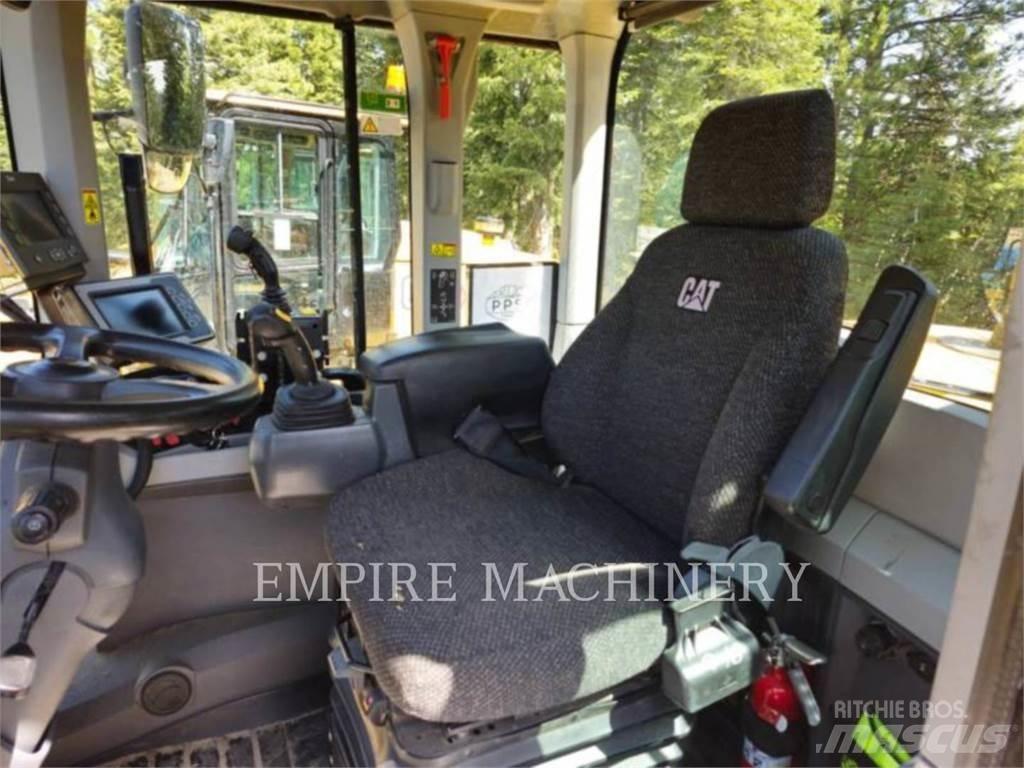 CAT 926M Фронтальні навантажувачі