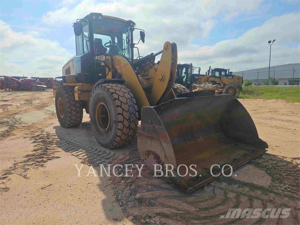 CAT 926M Фронтальні навантажувачі