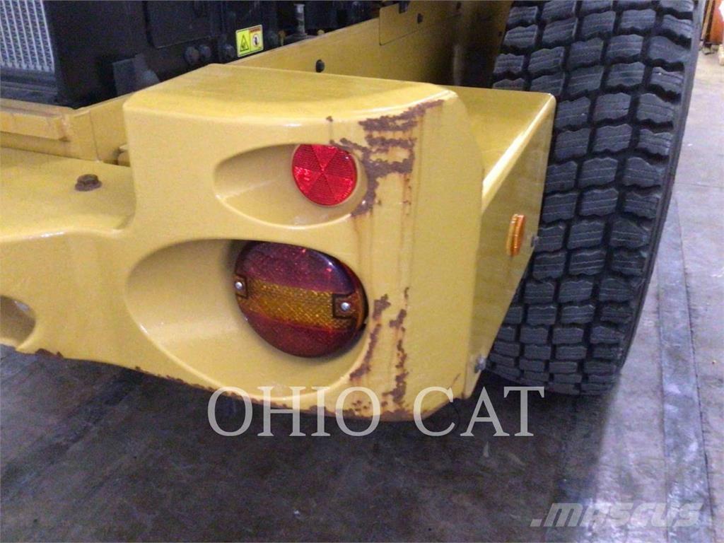 CAT 926M Фронтальні навантажувачі