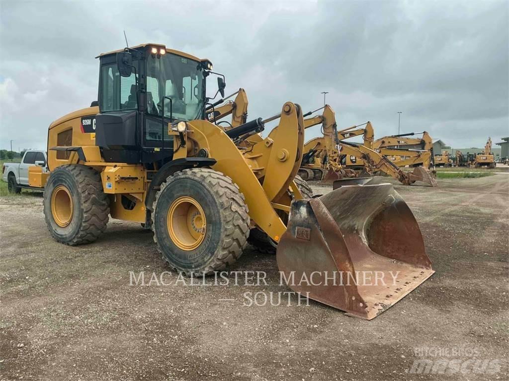 CAT 926M Фронтальні навантажувачі