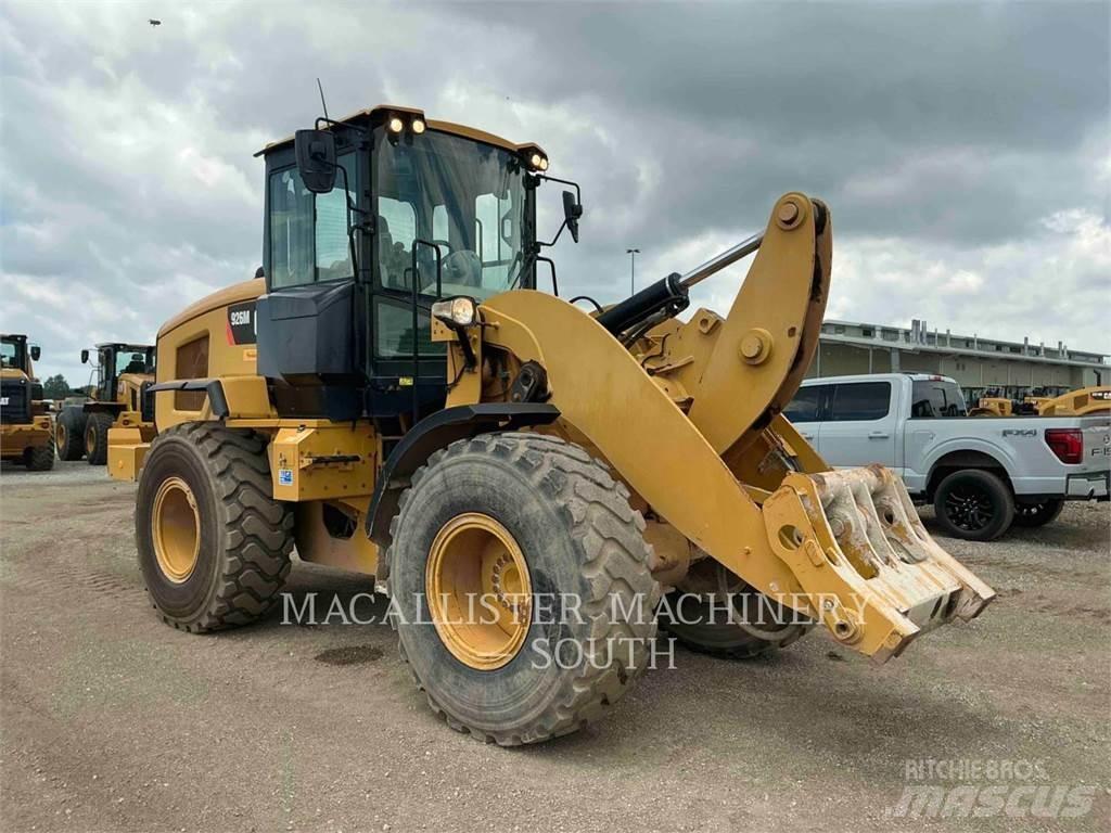 CAT 926M Фронтальні навантажувачі