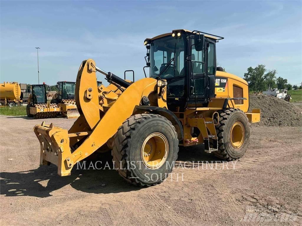 CAT 926M Фронтальні навантажувачі