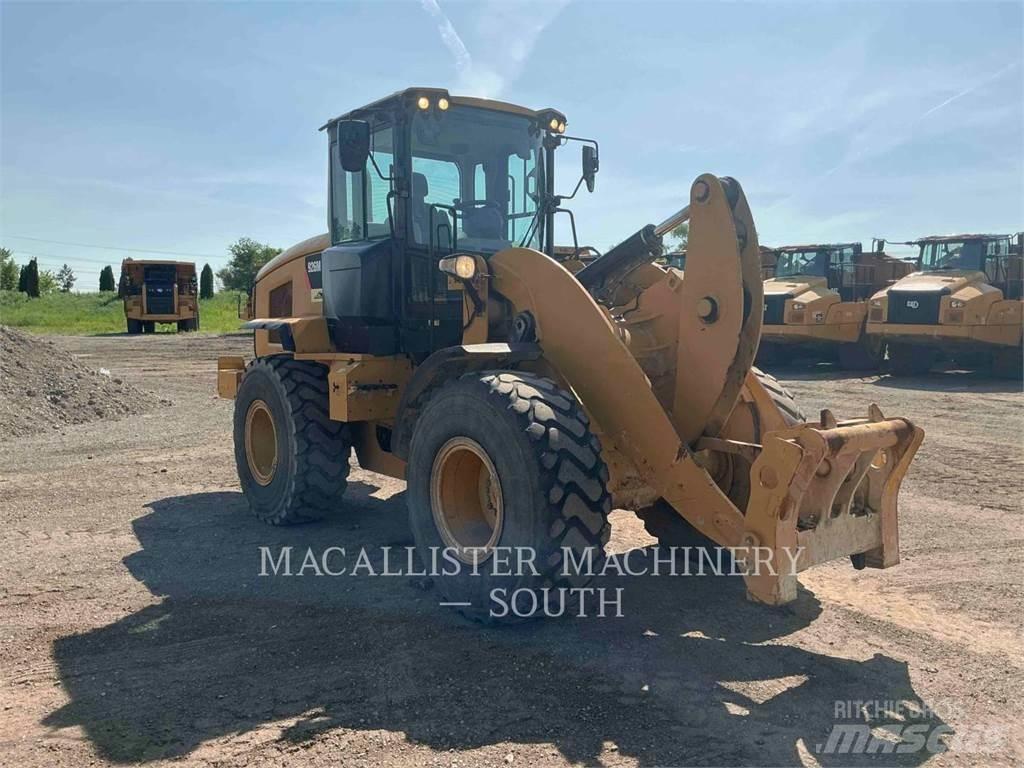 CAT 926M Фронтальні навантажувачі