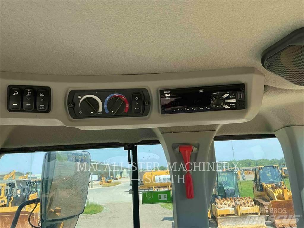CAT 926M Фронтальні навантажувачі