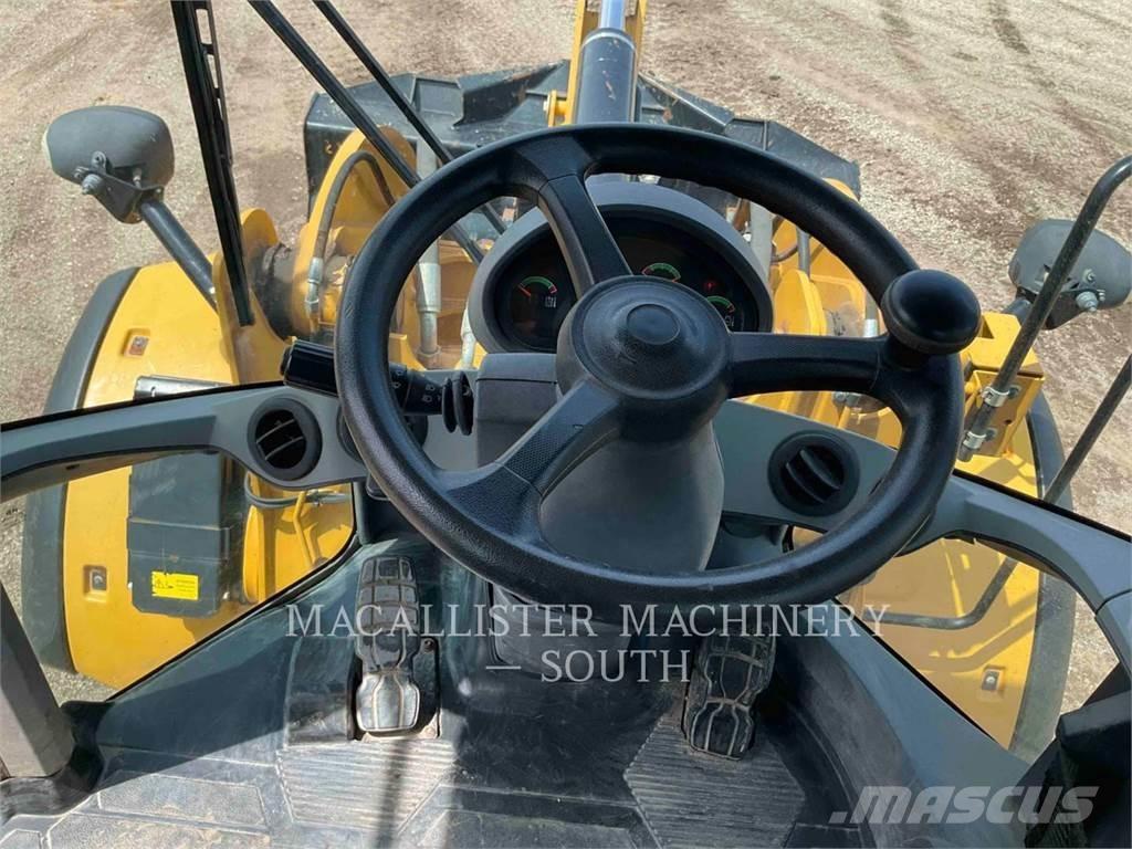CAT 926M Фронтальні навантажувачі
