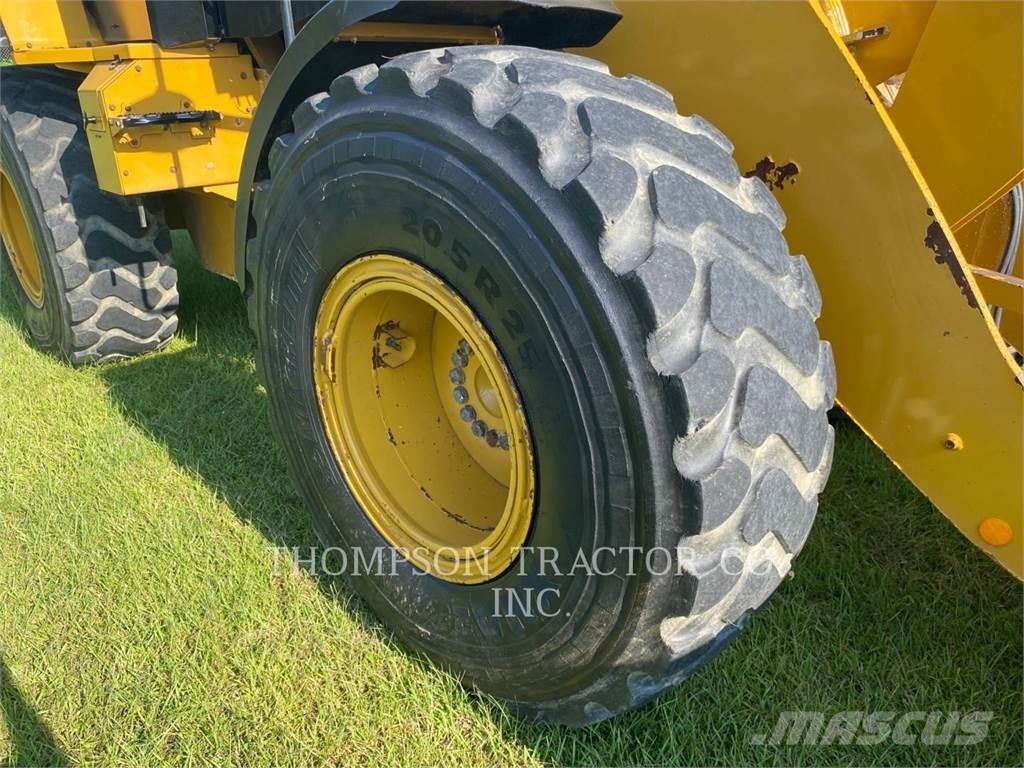 CAT 926M Фронтальні навантажувачі
