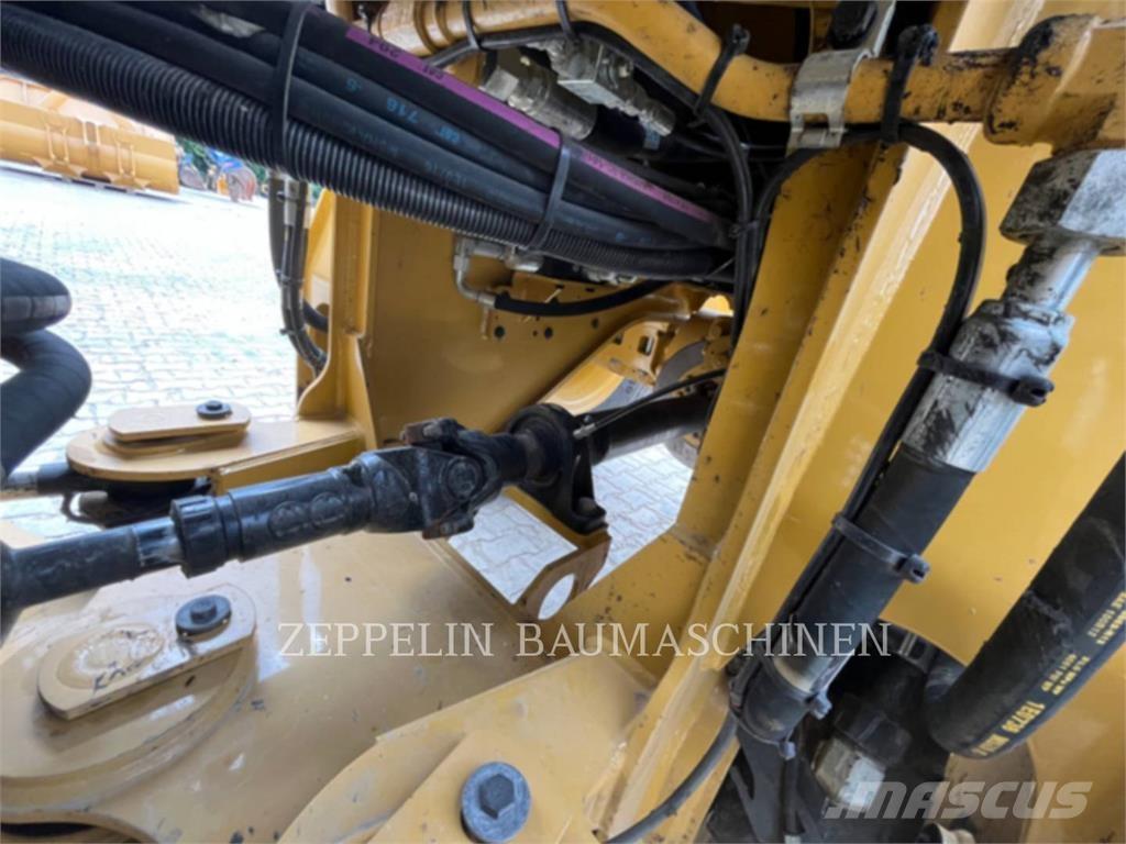 CAT 926M Фронтальні навантажувачі