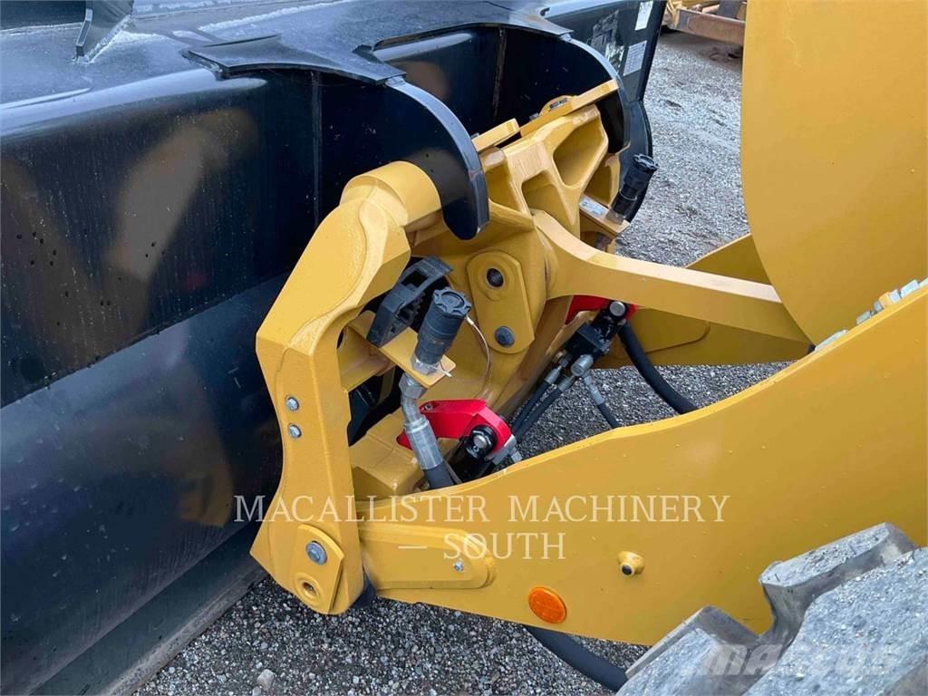 CAT 926M Фронтальні навантажувачі