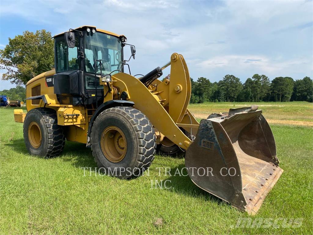 CAT 926M Фронтальні навантажувачі