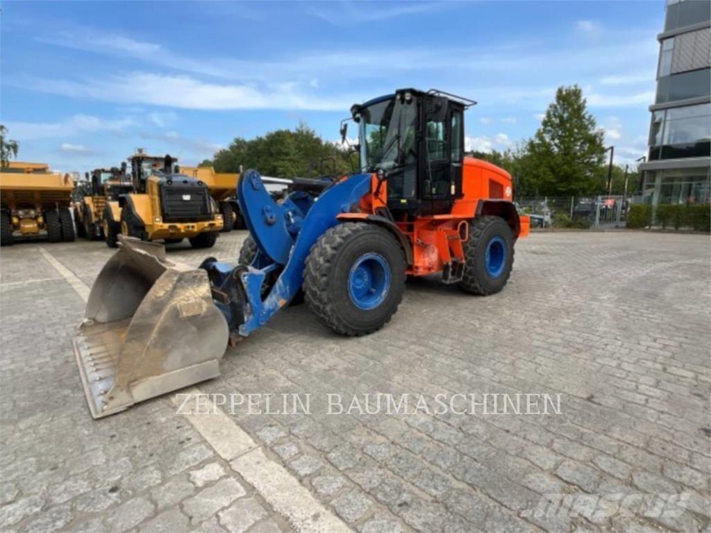 CAT 926M Фронтальні навантажувачі